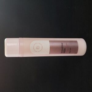 Bath & Body Works- Sensitive Skin with Colloidal Oatmeal Bubble Bath